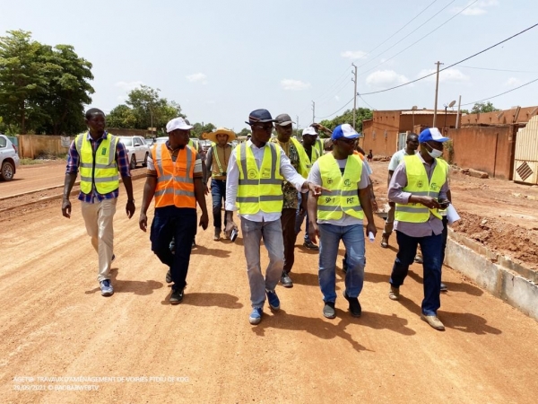 Construction de voiries urbaines et de canaux drainage des eaux pluviales à Koudougou : la Banque Mondiale satisfaite de l&#039;état d&#039;avancement des travaux.